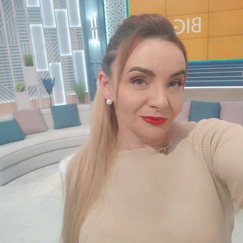 Анна Долід у телестудії, селфі