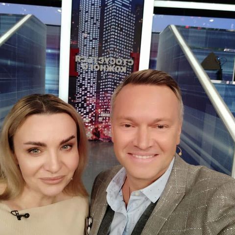 Анна Долід із ведучим у студії «Стосується кожного»